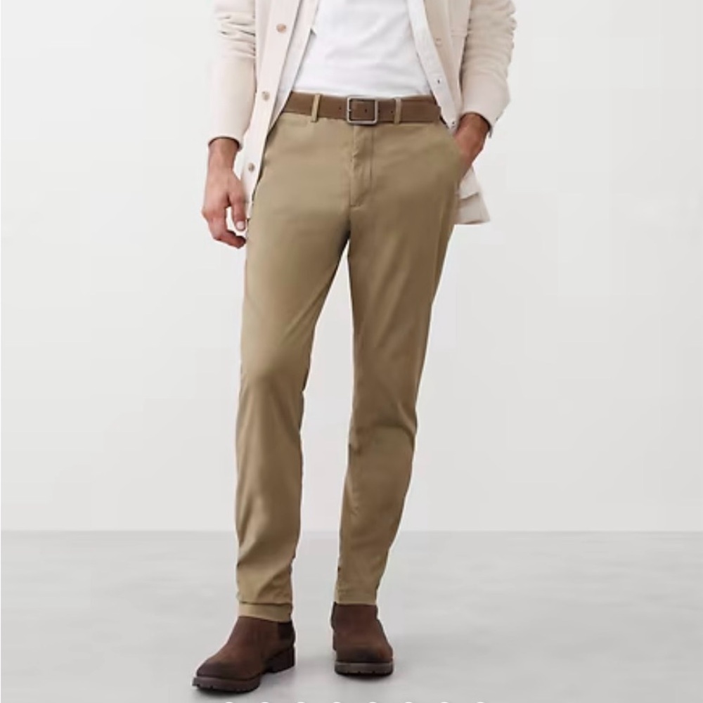 Banana Republic Slim Lived In Chinos- Men's Tan Pants. 33 x 32